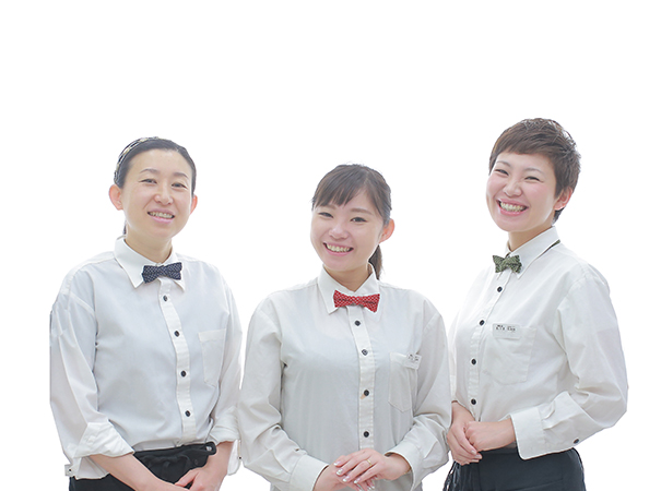 女性スタッフが対応
